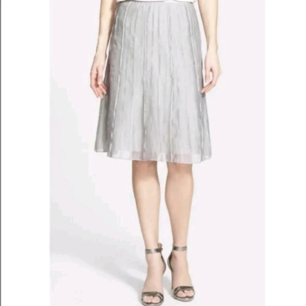 Nic + Zoe Batiste Flirt Skirt Size 4P Gray Ash Lined Zip Closure Pleated Flirty